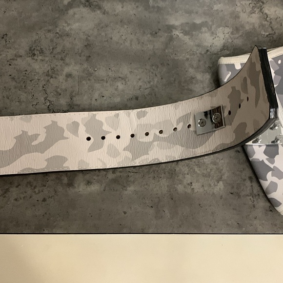 Inaka Power Bundle with 13mm Lever Lifting Belt and Knee Sleeves - Picture 5 of 6